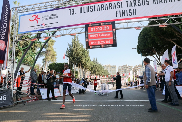 13. Uluslararası Tarsus Maratonu'nu  Erkeklerde  Cheruiyot Kadınlarda  Esikon Kazandı