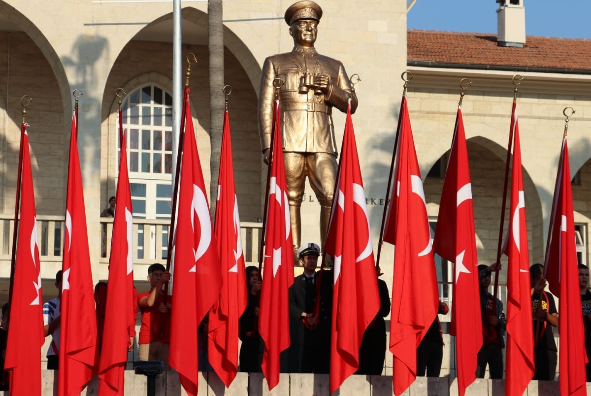 10 Kasım'da Gazi Mustafa Kemal Atatürk, Törenlerle Mersin'de Anıldı 