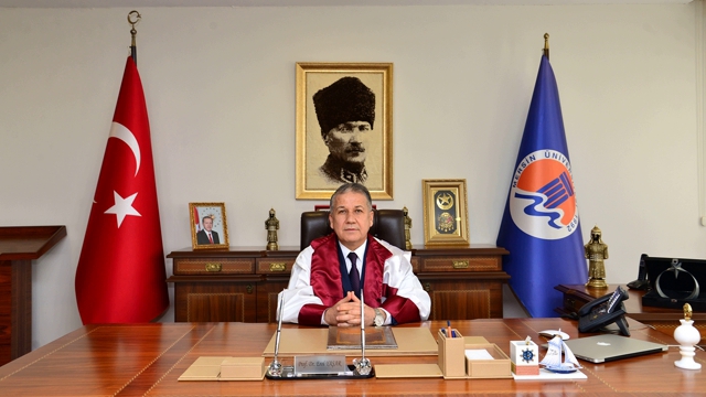 Mersin Üniversitesi Rektörü Prof. Dr. Erol Yaşar Törenle Görevine Başladı