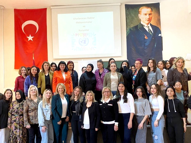İŞKAD'tan Adana'da 'Anadolu Kadınları Haklarını Konuşuyor'