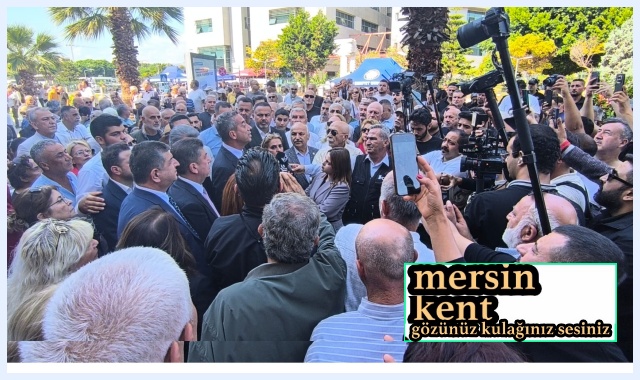 Mersin Adliyesi Önünde Belediye Başkanlarına Destek