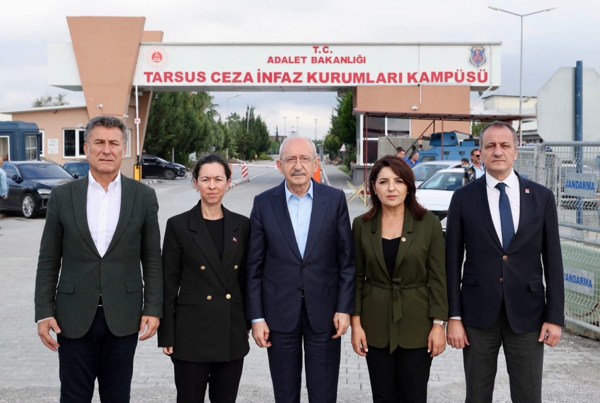 CHP Genel Başkanı Kılıçdaroğlu, Tarsus Cezaevi'nde Seçer ve Özyiğit'i Ziyaret Etti