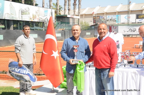 29 Ekim Pelit&Duman Tenis Turnavası Şampiyonları Kupasını Aldı