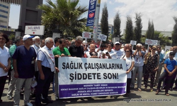 Doktora Darp Edilmesi Hastane Önünde Protesto Edildi