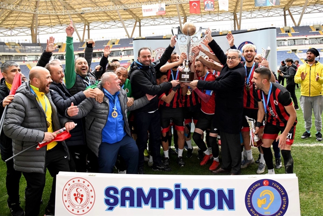 İşitme Engelliler Futbol Süper Lig Şampiyonu Gölcük Belediyesi İESK