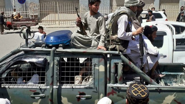 Taliban Dört Bir Yandan Başkent Kabil'e Girdi